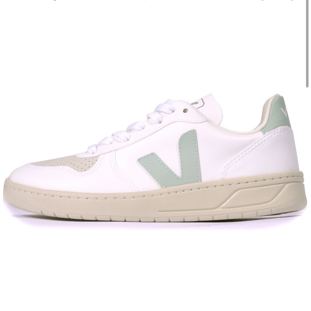 VEJA V-10 CWL Vegan Sneakers size 6
